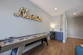Urban Escape Rooftop Lounge with Skyline Views - Nashville - 8