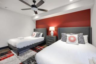 Urban Elegance Rooftop Lounge with Hot Tub - Nashville - 1