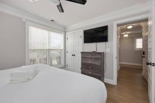 The Americana 4 Bedroom 3.5 Bath Central Luxury Home - 4