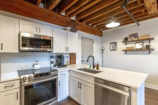 Stylish Apartment with Urban Charm - Nashville - 3