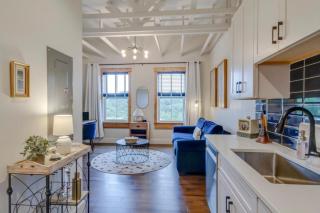 Amazing Amenities and Location - 1 Bedroom Condo - Nashville - 2