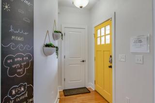 Vibrant Trendy Two Bedroom Home Near Marathon Village - Nashville - 3