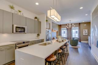 Modern Townhome with Gorgeous Patio Space - Nashville - 3