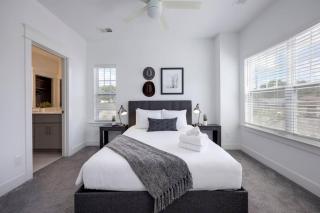 Two Elegant Townhomes Perfect for Large Groups - Nashville - 9