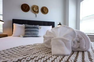 Two Elegant Townhomes Perfect for Large Groups - Nashville - 4