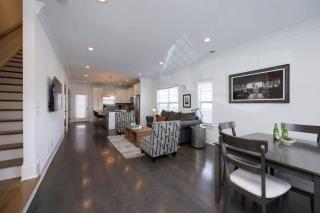 Two Elegant Townhomes Perfect for Large Groups - Nashville - 1