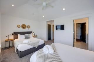 Ten Minutes to Broadway Stunning Townhome - Nashville - 8