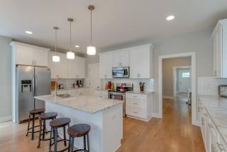 Spacious Nashville Home with 7 Beds 4 Bedrooms and 2.5 Bathrooms - Nashville - 4