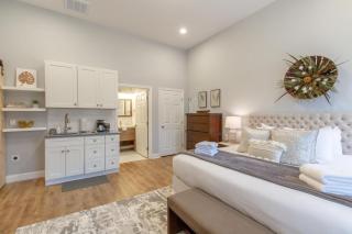 Music City Charmer Tons of Beds Thirty Day Minimum - Nashville - 6