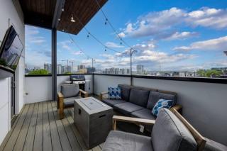 Blue Dreams 4 Bedroom 4.5 Bath with Rooftop Lounge - Nashville - 3