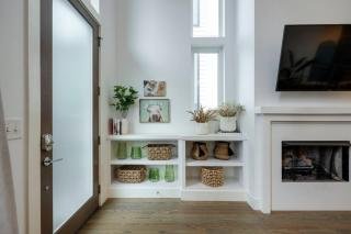 Stunning West End Home Walkable Area - 4
