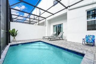 Sleek 4BR Home with Private Pool, Near Disney and More - Davenport - 9