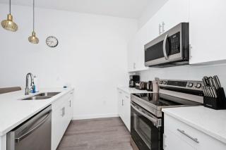Sleek 4BR Home with Private Pool, Near Disney and More - Davenport - 2