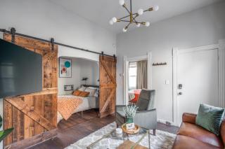 Mid-Century Modern Retreat in Little Italy - Cleveland - 6