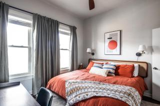 Mid-Century Modern Retreat in Little Italy - Cleveland - 1