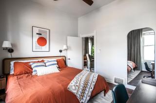 Mid-Century Modern Retreat in Little Italy - Cleveland - 2