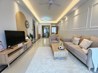 TheBess Hotel Tokyo is located adjacent to Singapore and offers a sea viewIt is a family business smart room with the sea view of Princess Bay富力公主湾 - Johor Bahru - 5