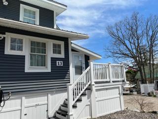 Caretakers Apartment-Split level Full Bed with European Bath Pet Friendly fee applies - 7