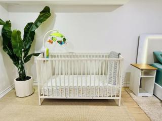 2 BR ground-level suite in a bungalow with full kitchen, parking, and 20 mins to Downtown - Toronto - 6