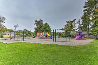 1 floor, Pocono Pond house with Game Room - 3