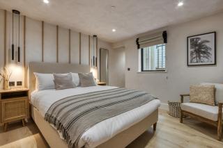 Ocean View Apartment, Seafront Location - The Mumbles - 1
