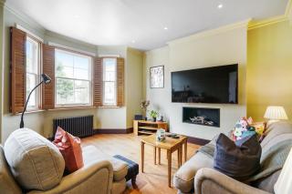 Beautiful and spacious 2 bed, 2 bath apartment bordering Fulham and Chelsea - entire apartment with private entrance - Londra - 9
