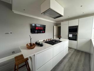 Beautiful and spacious 2 bed, 2 bath apartment bordering Fulham and Chelsea - entire apartment with private entrance - Londra - 8