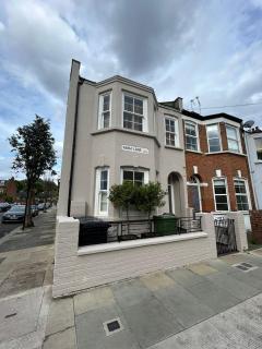Beautiful and spacious 2 bed, 2 bath apartment bordering Fulham and Chelsea - entire apartment with private entrance - Londra - 3