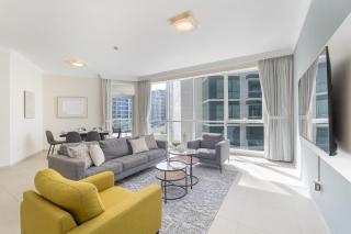 Lavish 3BR Apartment with Pool Access in Al Bateen - Dubai - 0