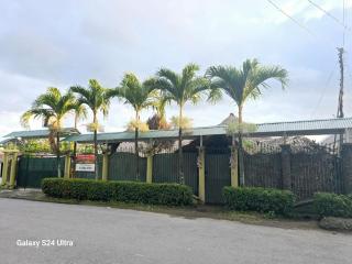 Mauras Tropical Mini Hostel & Tours - 9