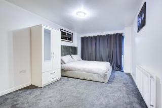 Newly furnished stunning 2 bedroom flat - Colindale - 3