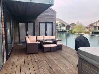 Grebe Lodge - South Cerney - 0