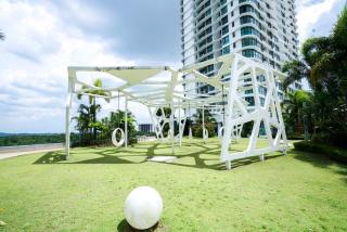 12pm Check In, Infinity pool near Legoland Medini - - 4
