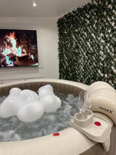 F2 jacuzzi moderne et spacieux - Étampes - 3