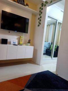 28th Floor 1 Bedroom Unit with Pool View - Manila - 5