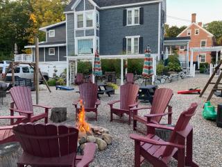 Cottage 10 - King Bed Child Loft w Twin Private Bath Kitchenette Pets Allowed Fee applies - 4