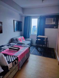 5th Floor Studio Type Unit with Street View - Manila - 5