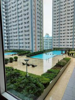 5th Floor Studio Type Unit with Street View - Manila - 3
