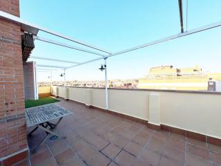 Madrid Luxe Oasis 4 Bedroom with Terrace & Pool - 5