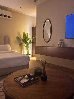 Studio with a private entrance that can and smells 1Q - 9