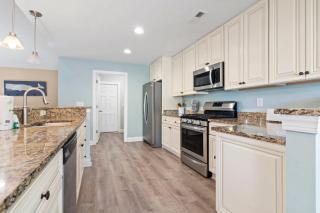 Coastal Pet Friendly Getaway in Murrels Inlet! Perfect for 8 Guests! - 8