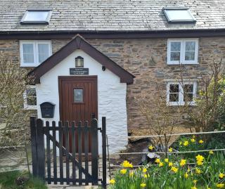 Character cottage with spectacular views - Church Stoke - 9