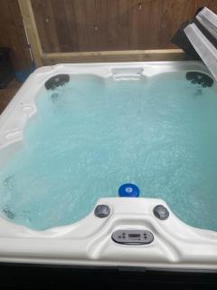 Jeans Place A Hot tub Oasis - 3