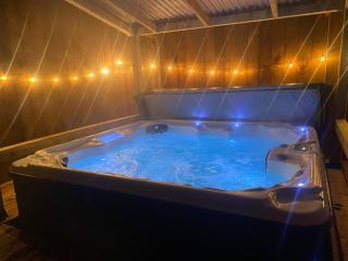 Jeans Place A Hot tub Oasis - 2