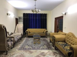 600 Square Yard First Floor Guest House - Karachi - 0