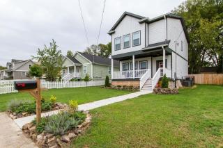 Gorgeous Downtown Pad 3 Bedroom 2.5 Bath Large Patio - Nashville - 9