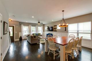 Gorgeous Downtown Pad 3 Bedroom 2.5 Bath Large Patio - Nashville - 3