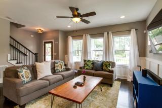 Gorgeous Downtown Pad 3 Bedroom 2.5 Bath Large Patio - Nashville - 2