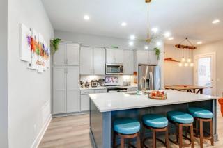 Spacious Contemporary Townhome with Private Rooftop - Nashville - 8