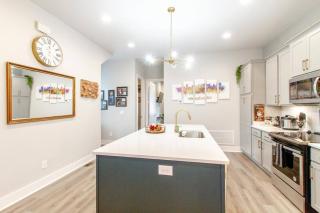 Spacious Contemporary Townhome with Private Rooftop - Nashville - 6